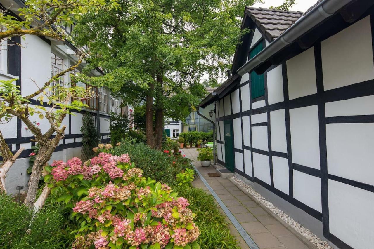 Ferienhaus im Fachwerkhof 'Haus in Bewegung' Seelscheid Exterior foto