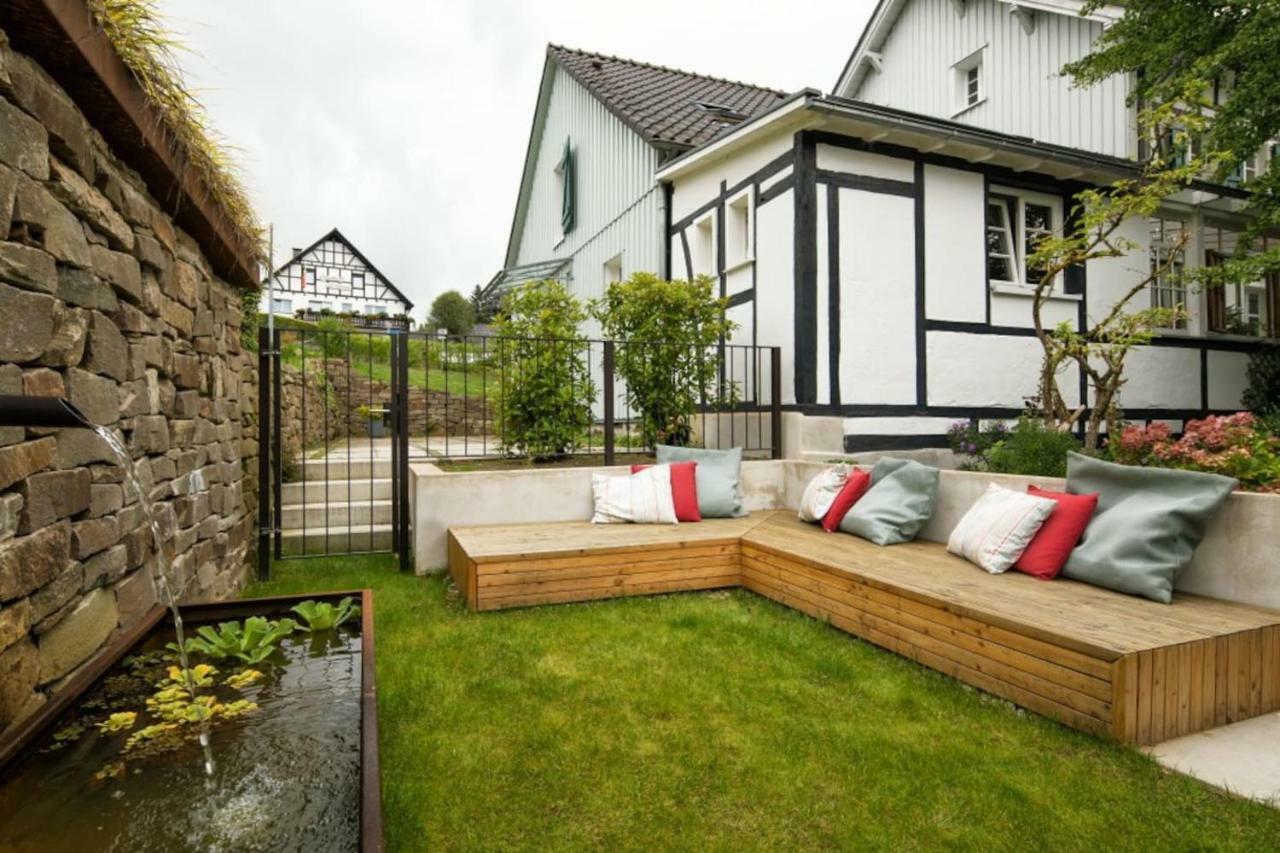 Ferienhaus im Fachwerkhof 'Haus in Bewegung' Seelscheid Exterior foto