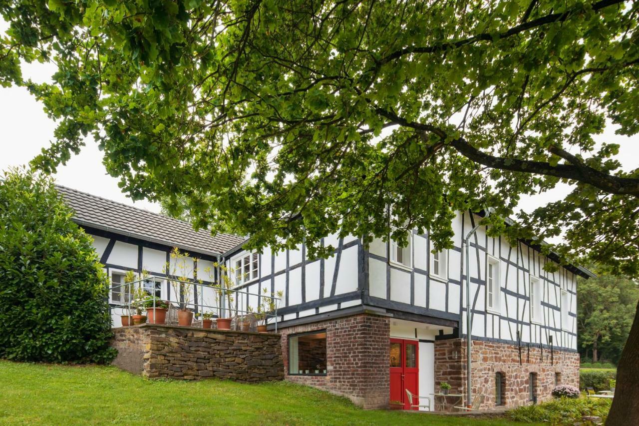Ferienhaus im Fachwerkhof 'Haus in Bewegung' Seelscheid Exterior foto