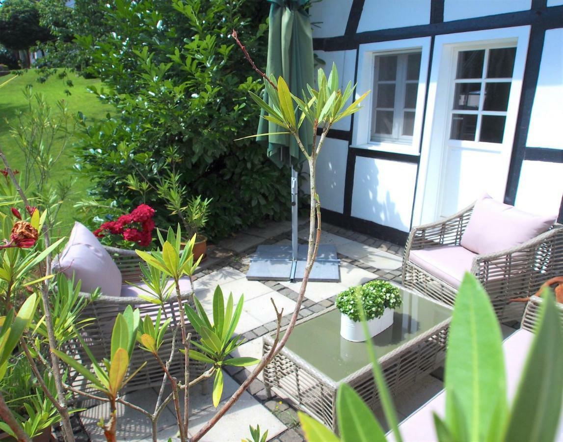 Ferienhaus im Fachwerkhof 'Haus in Bewegung' Seelscheid Exterior foto